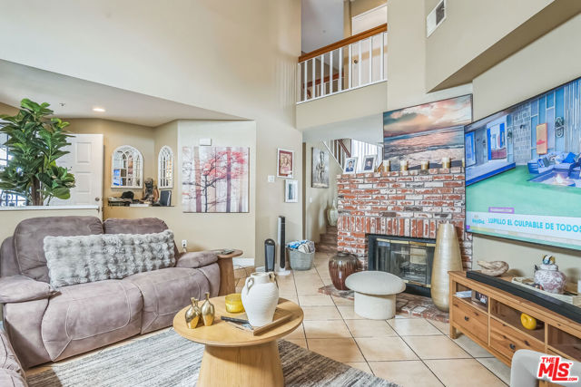 16230 Trailwinds Drive, Fontana CA: https://media.crmls.org/mediaz/6fae672c-0758-42ec-86c0-292dbb2f09b9.jpg