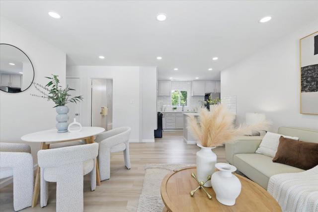 571 Hamilton Avenue, Menlo Park CA: https://media.crmls.org/mediaz/6fae7789-4afa-4f13-98d5-c51cdf44e95d.jpg