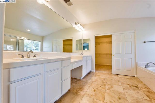 5615 Applegate Way, Dublin CA: https://media.crmls.org/mediaz/6faeb0e8-d784-4e82-9d88-48dfc8bd28cc.jpg