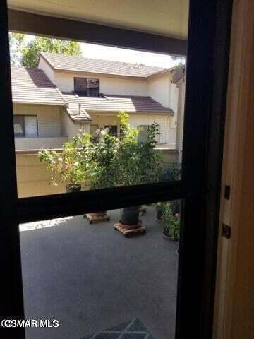 128 Maegan Place, Thousand Oaks CA: https://media.crmls.org/mediaz/6faebcf9-c4c8-4397-be51-3f323968a7cb.jpg