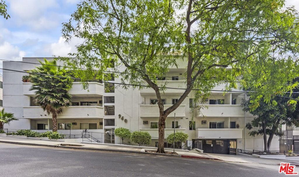 960 Larrabee Street #222