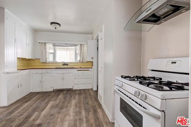 1844 Leighton Avenue, Los Angeles CA: https://media.crmls.org/mediaz/6faf8145-c490-4771-bea6-6937172eda24.jpg