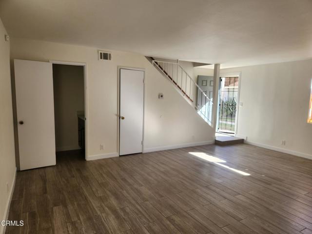 Detail Gallery Image 7 of 13 For 102 E Ventura St a,  Santa Paula,  CA 93060 - 3 Beds | 1/1 Baths