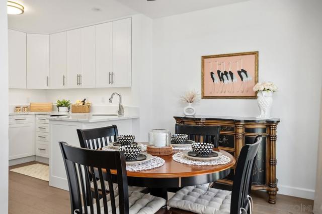 545 Shady Brook Pl, Escondido CA: https://media.crmls.org/mediaz/6fb00cff-f693-4757-aea7-122f63f43658.jpg