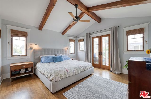 933 W Venezia Avenue, Venice CA: https://media.crmls.org/mediaz/6fb014cb-bb11-4415-b7e0-8229670ff2b1.jpg