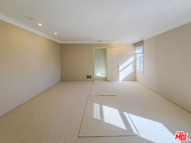 8967 St Ives Drive, Los Angeles CA: https://media.crmls.org/mediaz/6fb030d7-c2a9-4751-ace5-51e0dcdbeecb.jpg