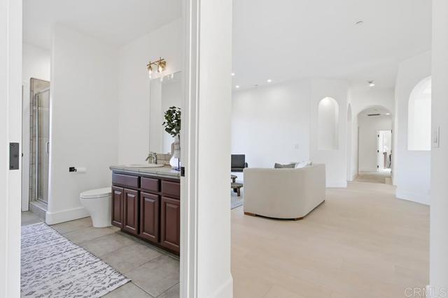 2241 Via Corto, Fallbrook CA: https://media.crmls.org/mediaz/6fb0aa96-828e-4d71-a67c-203a7891bd20.jpg