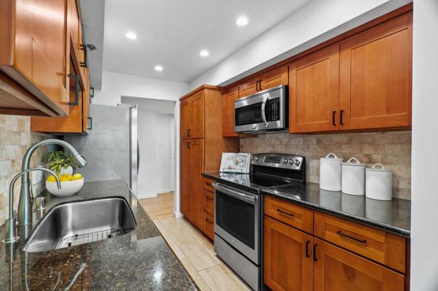 320 Palo Alto Avenue, Palo Alto CA: https://media.crmls.org/mediaz/6fb0d005-a6c1-4671-8c27-4991b57670cc.jpg