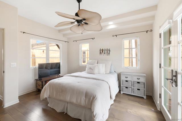 418 Marine St, La Jolla CA: https://media.crmls.org/mediaz/6fb0e85b-e917-4770-89c0-d1e58aa6802a.jpg