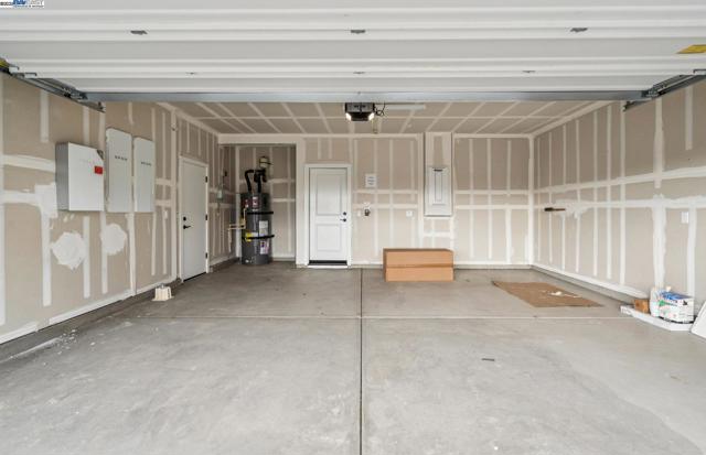 373 E Gobind Blvd, Mountain House CA: https://media.crmls.org/mediaz/6fb10060-890f-45eb-8f6c-f2871995e351.jpg