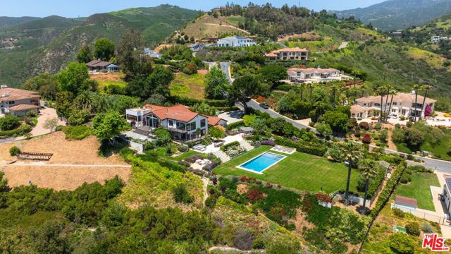 27450 Calicut Road, Malibu CA: https://media.crmls.org/mediaz/6fb1df92-63a9-419e-aa72-dd6f8ef0f6b3.jpg