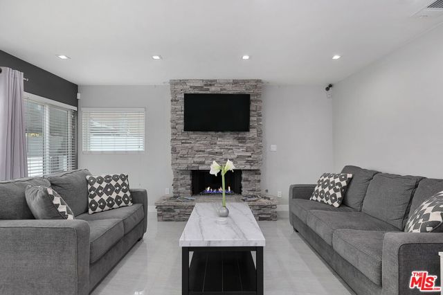 39665 Maple Leaf Court, Murrieta CA: https://media.crmls.org/mediaz/6fb24186-6e50-42fe-b3a4-43ab9b10b6fb.jpg
