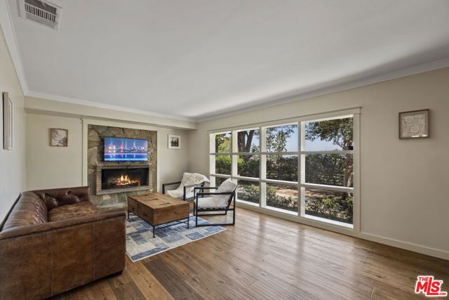 3313 Coy Drive, Sherman Oaks CA: https://media.crmls.org/mediaz/6fb3b786-7b88-4a94-943e-4ee9ff421890.jpg
