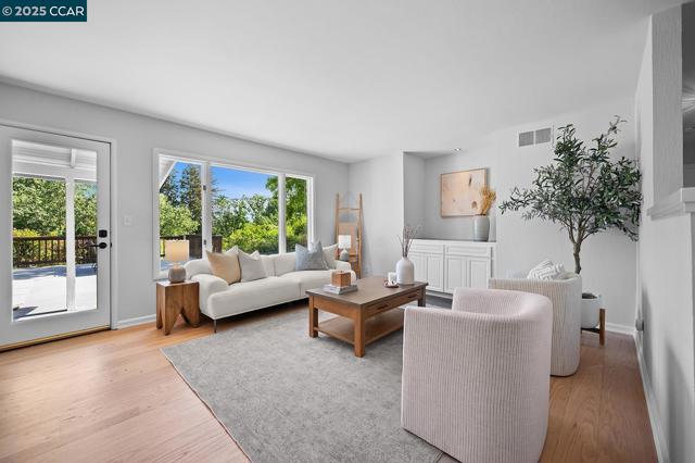 196 Miramonte Rd, Walnut Creek CA: https://media.crmls.org/mediaz/6fb52f79-d7f2-48fd-b1c0-6a52265bde94.jpg