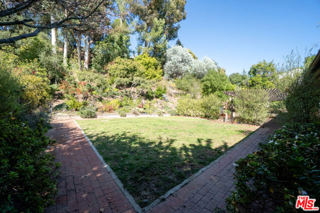 13443 Bayliss Road, Los Angeles CA: https://media.crmls.org/mediaz/6fb5c311-47b0-4966-aa84-5d6c2b4ffdf5.jpg