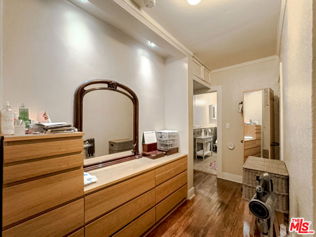 1322 S Bronson Avenue, Los Angeles CA: https://media.crmls.org/mediaz/6fb5d53a-5351-467d-8eb0-2a00cea0adaf.jpg