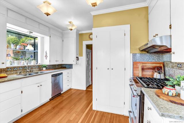 3660 28Th St, San Diego CA: https://media.crmls.org/mediaz/6fb5e134-555a-4737-ba2f-cde17002422f.jpg