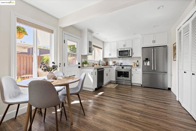 1515 Schenone Ct, Concord CA: https://media.crmls.org/mediaz/6fb5eda1-7014-4ef6-820c-834a4a8103cf.jpg