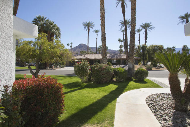 75414 Palm Shadow Drive, Indian Wells CA: https://media.crmls.org/mediaz/6fb63556-068a-46ef-a93c-32af0ae16c3e.jpg