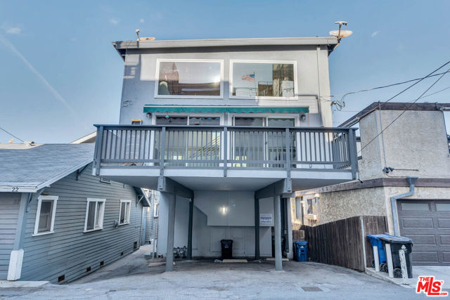 24 20th Avenue, Venice CA: https://media.crmls.org/mediaz/6fb71344-b649-4848-a7ca-76df42f641dc.jpg