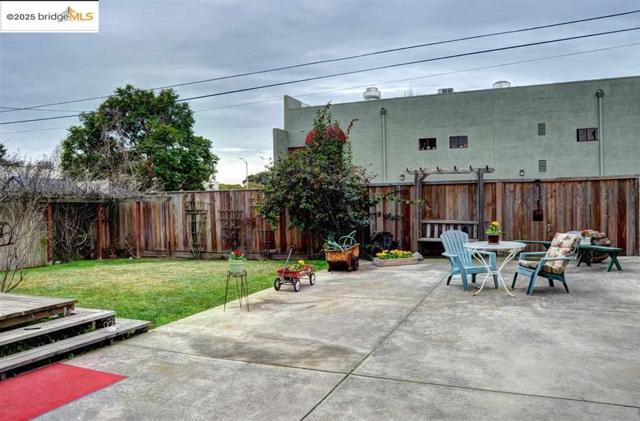 986 Kains Ave, Albany CA: https://media.crmls.org/mediaz/6fb7415b-4d78-4c7c-a1c0-2526b04752a4.jpg