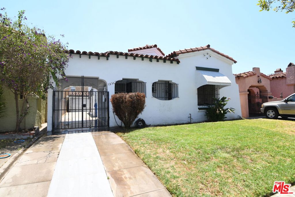1236 W 81st Place
