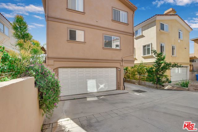 2209 MARSHALLFIELD Lane, Redondo Beach, California 90278, 4 Bedrooms Bedrooms, ,4 BathroomsBathrooms,Residential,Sold,MARSHALLFIELD,22130107