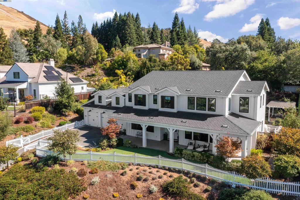 2621 Royal Oaks Dr