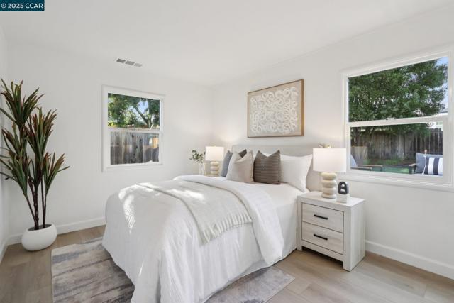 1467 Cape Cod Way, Concord CA: https://media.crmls.org/mediaz/6fb878ca-de76-487a-908a-36fe8dfbf8e3.jpg