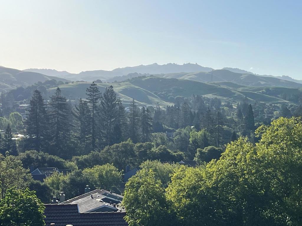 https://media.crmls.org/mediaz/6fb8a541-f73d-4bf0-be4b-a58d30718a33.jpg?preset=X-Large