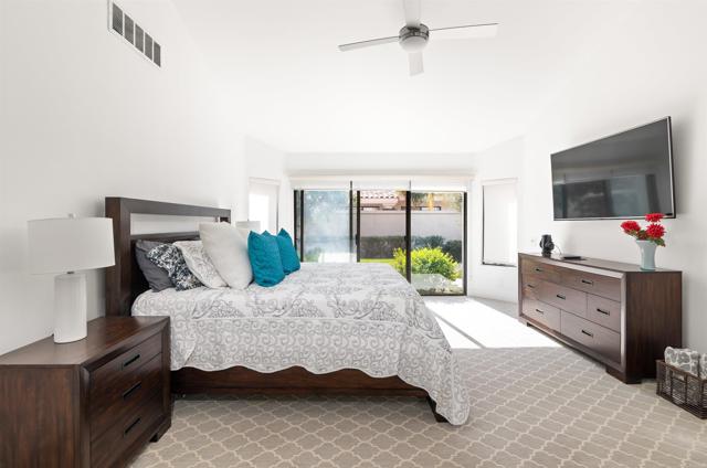 54877 Inverness Way, La Quinta CA: https://media.crmls.org/mediaz/6fb8bf59-3d13-4a3f-8c94-dcf629b457ff.jpg