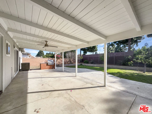 226 Calle La Sombra, Camarillo CA: https://media.crmls.org/mediaz/6fb94e56-4cd2-44a0-8447-27481c867689.jpg