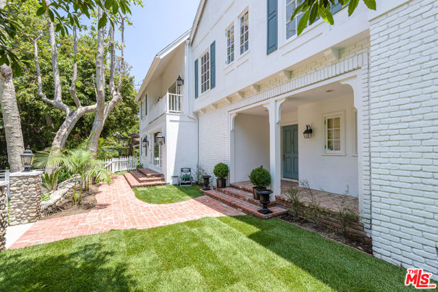 2628 MANDEVILLE CANYON Road, Los Angeles CA: https://media.crmls.org/mediaz/6fb95d62-0897-4f55-be23-1969cbdbe847.jpg