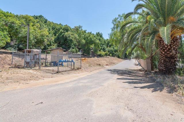 3137 E Valley Parkway, Escondido CA: https://media.crmls.org/mediaz/6fb9e072-31e8-4d48-81bb-72a81039d418.jpg