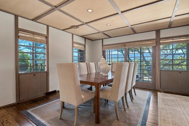 25 Toro Court, Portola Valley CA: https://media.crmls.org/mediaz/6fb9ff23-a573-49af-b932-7731e1b14875.jpg