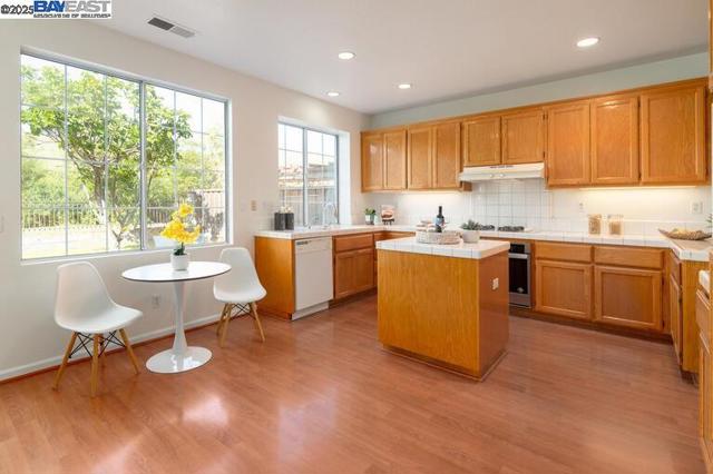 Image 14 of 46 For 220 Bridgehead Ln