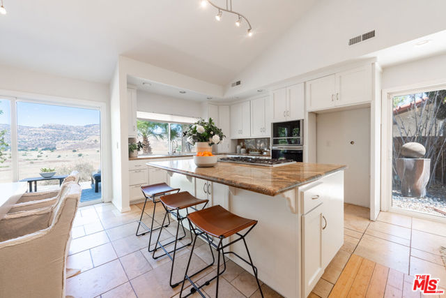 8919 Moorcroft Avenue, West Hills CA: https://media.crmls.org/mediaz/6fba4153-c9c9-4569-a4ce-e405354b0235.jpg