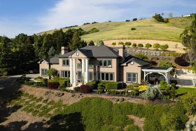 9540 Via Del Oro, Gilroy CA: https://media.crmls.org/mediaz/6fba7b6c-9cde-4705-a54e-25f6b92c3819.jpg