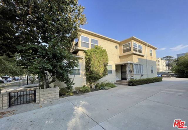 10634 Whipple Street, Toluca Lake CA: https://media.crmls.org/mediaz/6fbaa39b-c212-4b2f-8cbc-dadd448b6e3a.jpg