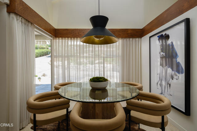 5445 La Crescenta Avenue, La Crescenta CA: https://media.crmls.org/mediaz/6fbaf259-c0d5-4329-840b-a4c0ede22c11.jpg