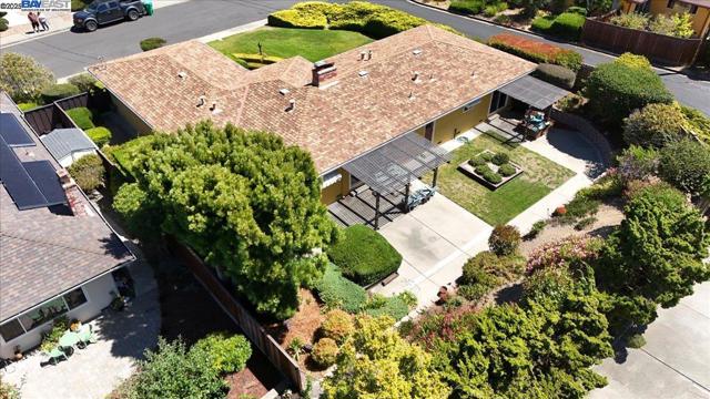 25631 Paul Ct, Hayward CA: https://media.crmls.org/mediaz/6fbaf384-0dfe-4803-b8bc-2d48559e1b19.jpg