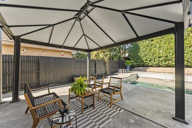 309 Aspen Ct, Roseville CA: https://media.crmls.org/mediaz/6fbb3a2a-ddbf-4493-b8a4-cb5b8c87326f.jpg