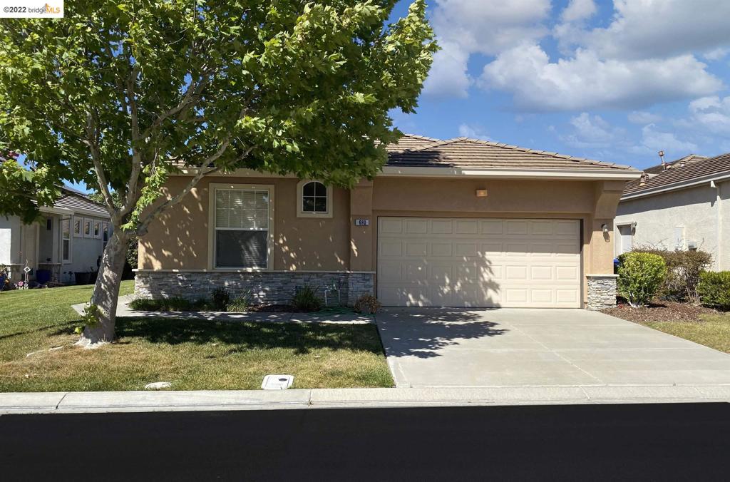 682 Turnberry Ter