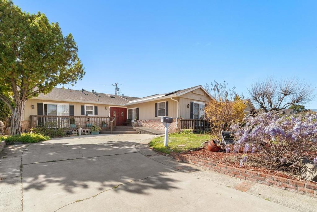 1708 Hallmark Lane