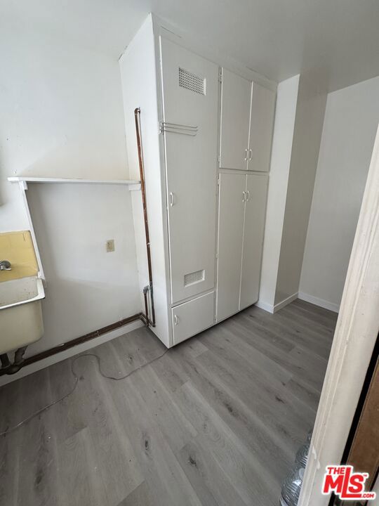 231 California Avenue, Santa Monica CA: https://media.crmls.org/mediaz/6fbc39bf-6faa-4206-914c-2a6ffe5c959b.jpg