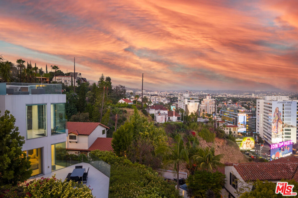 https://media.crmls.org/mediaz/6fbc3b32-e6dc-409c-a7d9-26c6b418076f.jpg?preset=X-Large