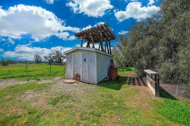 2156 Montecito Road, Ramona CA: https://media.crmls.org/mediaz/6fbcbce8-2d7a-4db6-bdc4-4ea3988f10ae.jpg