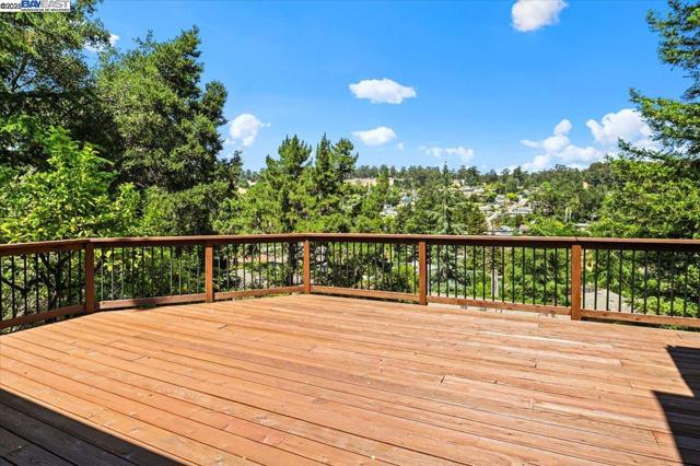 11110 Monan St, Oakland CA: https://media.crmls.org/mediaz/6fbd42b4-0000-4624-8160-dcb2e3600b18.jpg