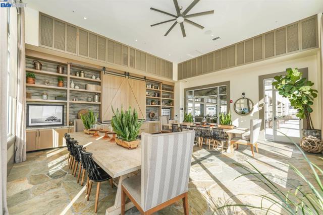4058 Chalk Hill Way, Dublin CA: https://media.crmls.org/mediaz/6fbd493c-c5e6-4410-985f-068f0ee6d48a.jpg