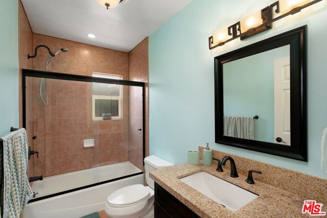 7513 Louise Avenue, Van Nuys CA: https://media.crmls.org/mediaz/6fbdd416-41ce-44d2-8d1c-ceb984409d76.jpg